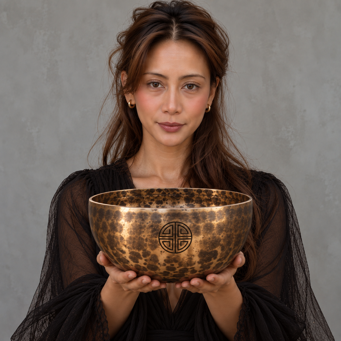 Techniques how to play a traditional brass singing bowl.