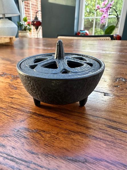 7cm charcoal incense burner – product and ritual photography