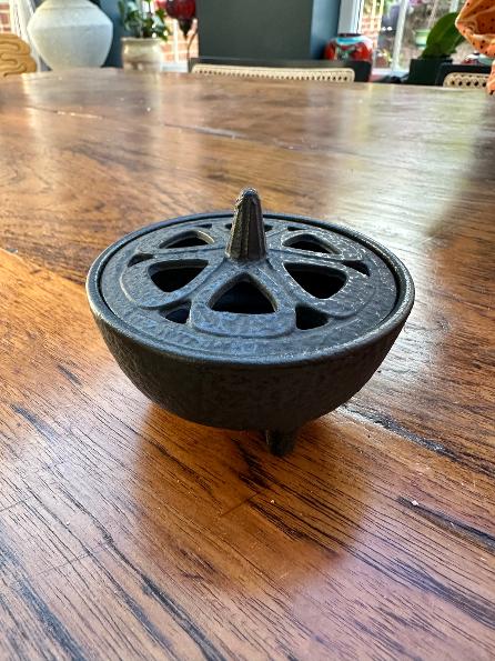 7cm charcoal incense burner – product and ritual photography